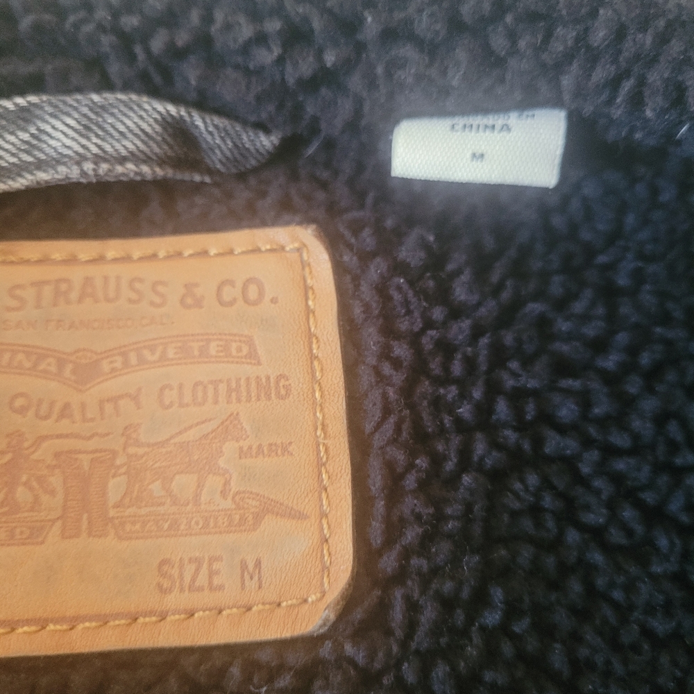 Acid Washed Levi's Jacket. - Picture 3 of 4
